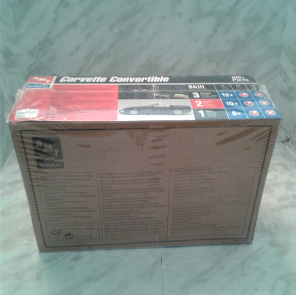 NEW sealed AMT Ertl 1:25 scale Corvette Convertible Model Kit - Picture 3 of 4